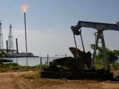 Trump afirma que Venezuela entregará hasta 50 millones de barriles de petróleo a EE. UU.